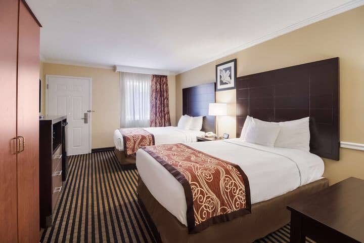 Room 10 of 24