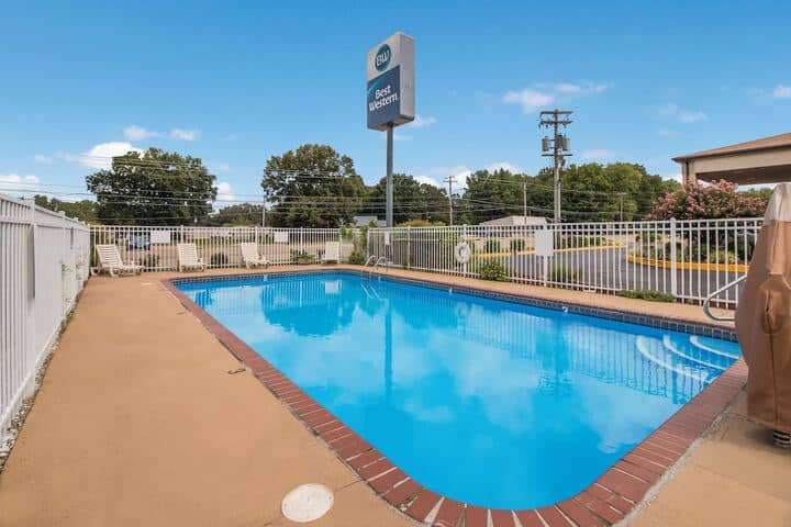 Pool 17 of 24