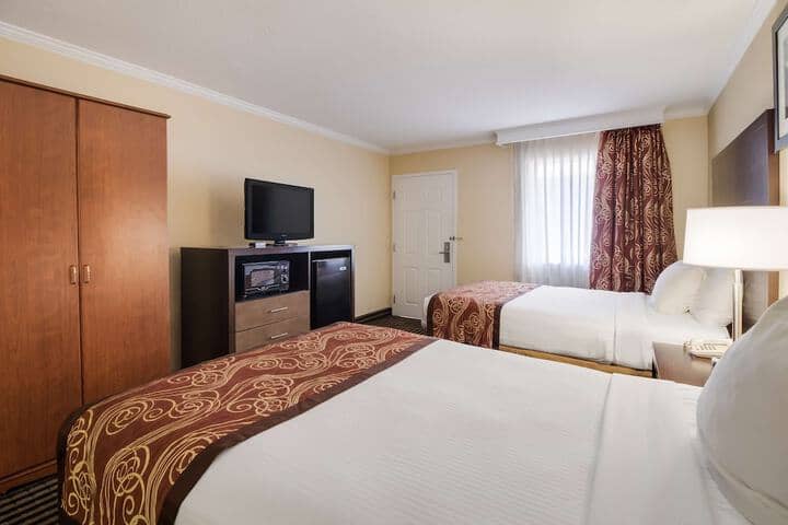 Room 12 of 24