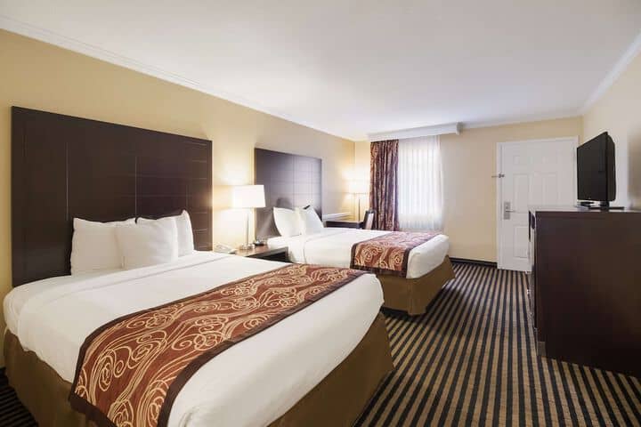 Room 6 of 24